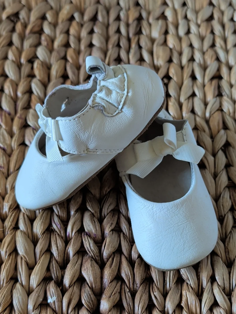 Robeez Sophia White Soft Leather Shoes 12-18 Months